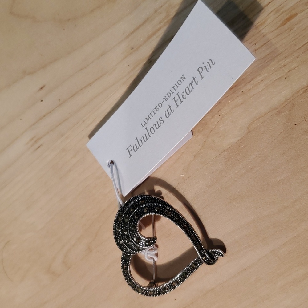 ♥️ NIB CRYSTAL HEART BROOCH - Picture 2 of 10